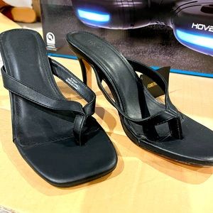 Black toe thong heels